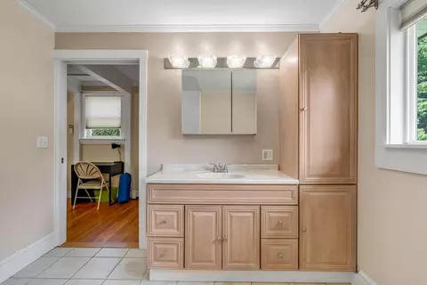 Bath - 94 Smith Rd, Hallowell, ME 04347 photo 3 of 5