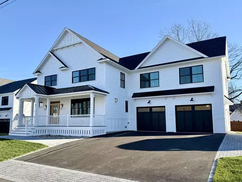 7 Christensen Ln, Kennebunk, ME 04043