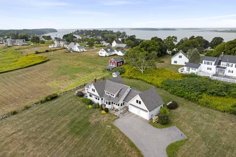 26 Pebble Ln, Bailey Island, ME 04003