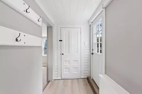Entry Way - 498 Washington St, Bath, ME 04530 photo 2 of 5