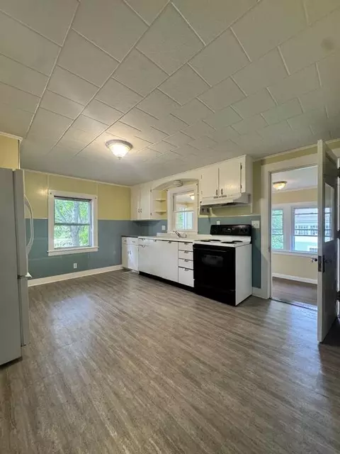 Kitchen - 6 Plummer St, Orono, ME 04473 photo 3 of 6