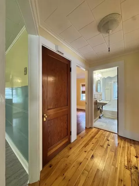 Entry Way - 6 Plummer St, Orono, ME 04473 photo 2 of 7