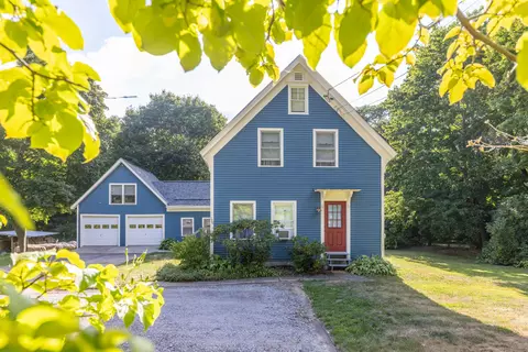 170 Mountain St, Camden, ME 04843