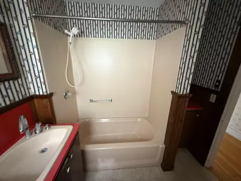 Bath - 83 Willow St, Augusta, ME 04330 photo 2 of 5