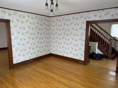 Living - 83 Willow St, Augusta, ME 04330 photo 2 of 4
