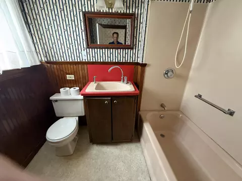 Bath - 83 Willow St, Augusta, ME 04330 photo 1 of 5