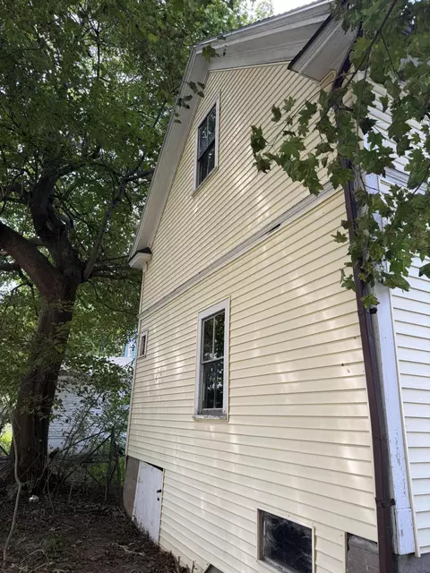 Exterior - 83 Willow St, Augusta, ME 04330 photo 3 of 4