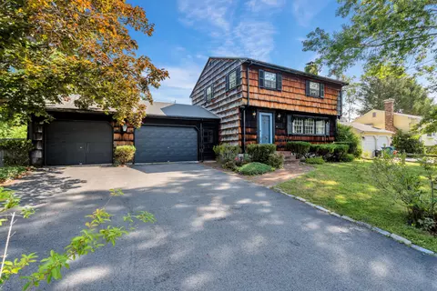 37 Longwood Dr, Portland, ME 04102
