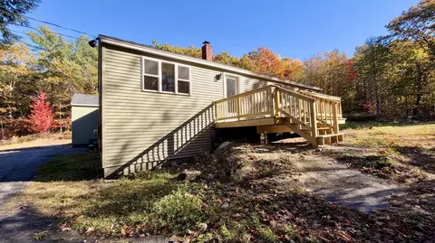 1477 Roosevelt Trl, Raymond, ME 04071