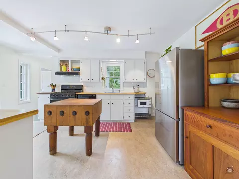 Kitchen - 33 Park St, Bath, ME 04530 photo 2 of 5