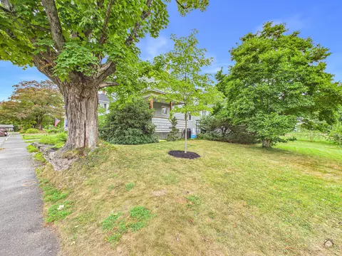 Exterior - 33 Park St, Bath, ME 04530 photo 14 of 19