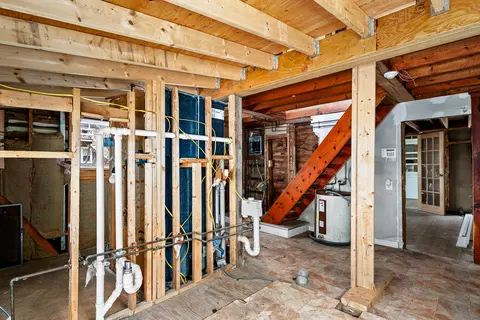Entry Way - 10 Main St, Vinalhaven, ME 04863 photo 2 of 3