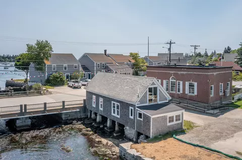 View/Area - 10 Main St, Vinalhaven, ME 04863 photo 3 of 8