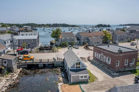 View/Area - 10 Main St, Vinalhaven, ME 04863 photo 2 of 8