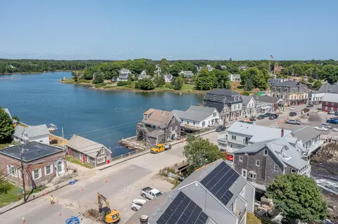 View/Area - 10 Main St, Vinalhaven, ME 04863 photo 1 of 8