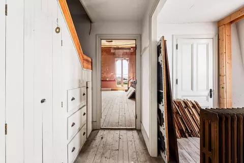Entry Way - 46 Main St, Vinalhaven, ME 04863 photo 3 of 3