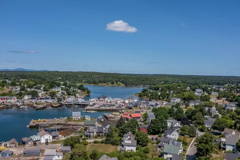 View/Area - 46 Main St, Vinalhaven, ME 04863 photo 7 of 8