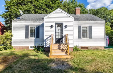 87 Gagne St, Lewiston, ME 04240