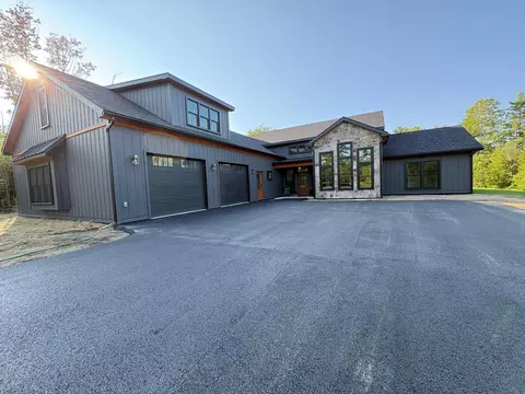 16 Village Loop Rd, Bucksport, ME 04416