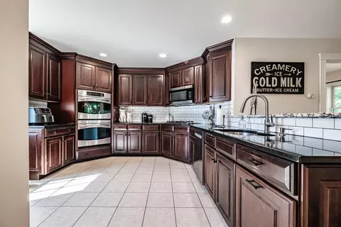 Kitchen - 2 Victoria Ln, Windham, ME 04062 photo 3 of 5