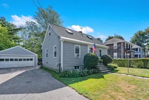 220 Pine St, South Portland, ME 04106