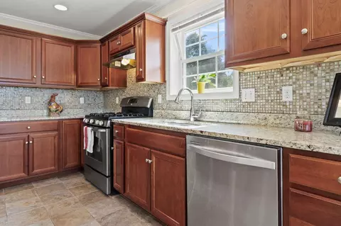 Kitchen - 152 State St, Gorham, ME 04038 photo 4 of 6