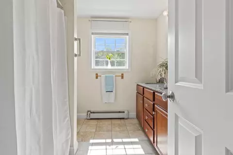 Bath - 152 State St, Gorham, ME 04038 photo 2 of 7