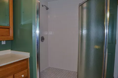 Bath - 593 Abbott Rd, Winslow, ME 04901 photo 5 of 6