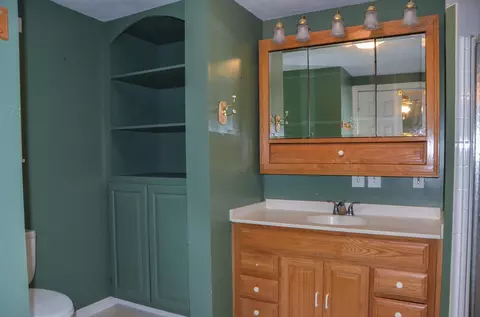 Bath - 593 Abbott Rd, Winslow, ME 04901 photo 2 of 6