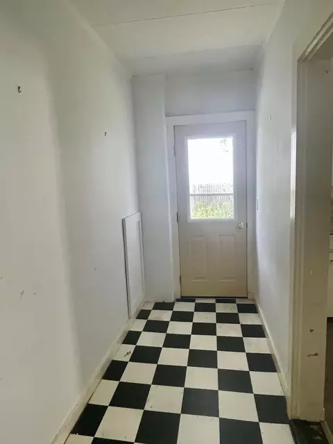 Entry Way - 16 Liberty St, Bath, ME 04530 photo 2 of 3