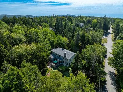 16 Steamboat Ln, Winter Harbor, ME 04693