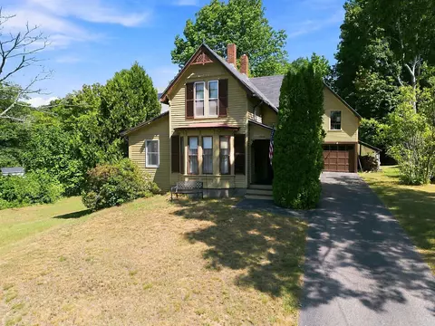 83 Washington St, Camden, ME 04843