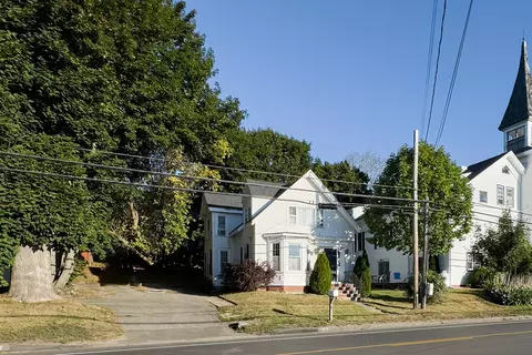 122 Camden St, Rockland, ME 04841