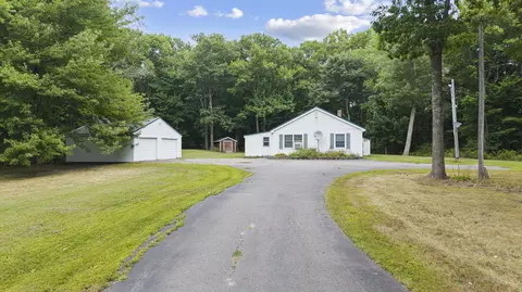 568 E Pittston Rd, Pittston, ME 04345