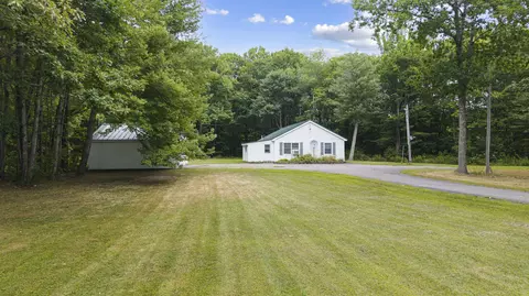 568 E Pittston Rd, Pittston, ME 04345