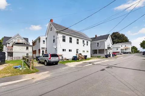 26 Elm St, Lewiston, ME 04240