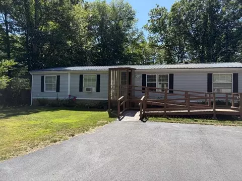 7 Juniper Ln, Sanford, ME 04073