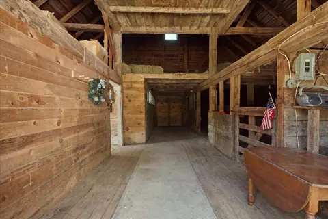 Entry Way - 43 Winthrop Rd, Readfield, ME 04355 photo 5 of 9