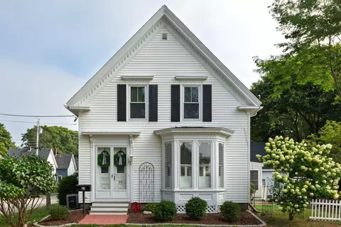 89 Cedar St, Rockland, ME 04841