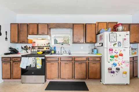 Kitchen - 705 Roosevelt Trl, Windham, ME 04062 photo 1 of 2