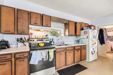 Kitchen - 705 Roosevelt Trl, Windham, ME 04062 photo 2 of 2
