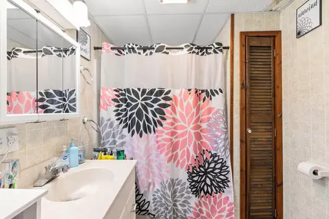 Bath - 705 Roosevelt Trl, Windham, ME 04062 photo 1 of 2