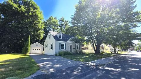 826 Somerset St, Rumford, ME 04276