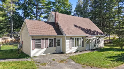 3 Pine St, Newport, ME 04953