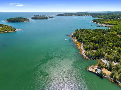 146 States Point Rd, Saint George, ME 04860