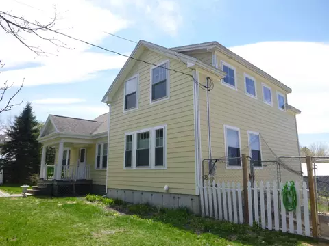 302 Falmouth Rd, Falmouth, ME 04105
