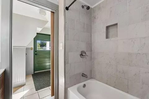 Bath - 746 Middle Rd, Woolwich, ME 04579 photo 2 of 3