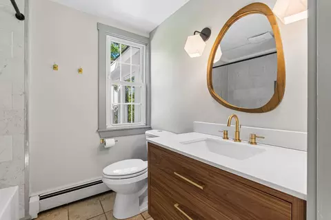 Bath - 746 Middle Rd, Woolwich, ME 04579 photo 1 of 3