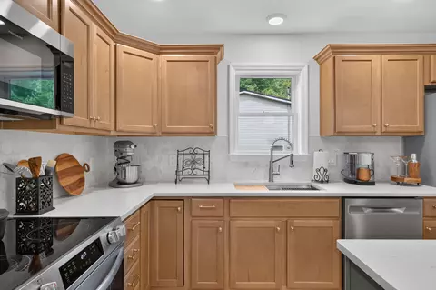 Kitchen - 16 Birdsong Ln, Windham, ME 04062 photo 3 of 6