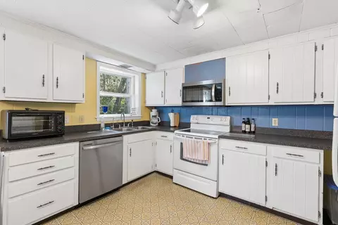 Kitchen - 33 Meadow Way, Bath, ME 04530 photo 3 of 4